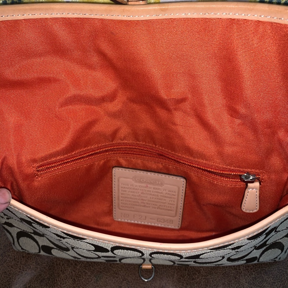 Small Coach handbag - Picture 2 of 6
